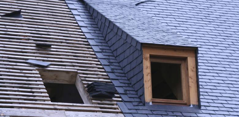 Rénovation d'une lucarne en ardoise